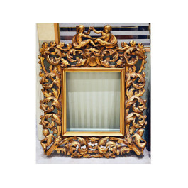 Κορνίζα σε χρυσό χρώμα