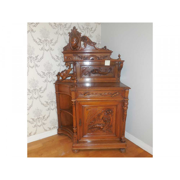 Victorian Handcarved Buffet made of Walnut Wood