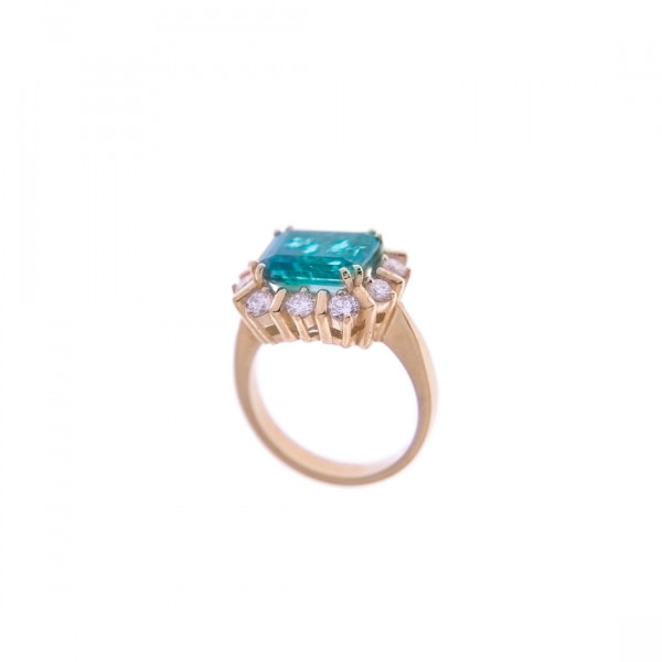 Emerald Ring set it 18K Gold with Diamonds