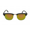 Sunglasses with an acetate frame and green lenses mirrors