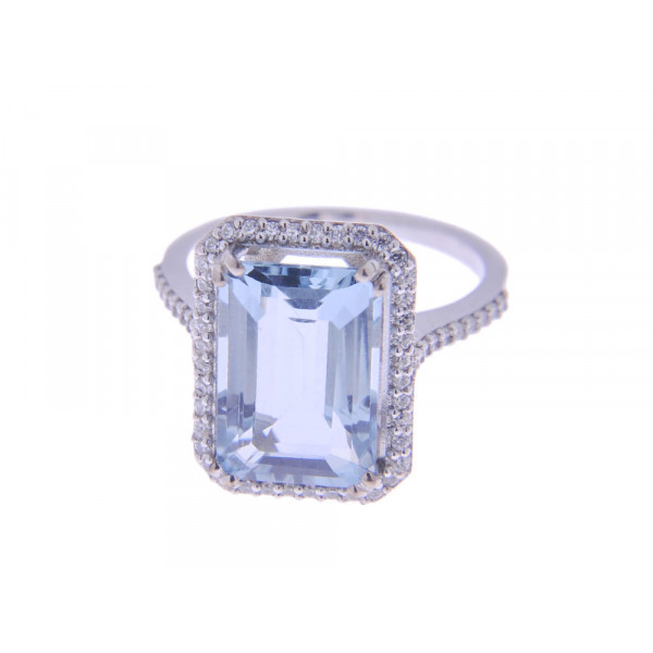 Aquamarine Ring set in White Gold