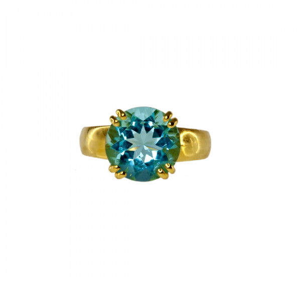 18K Gold Ring adorned with a Blue Topaz