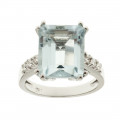 White Gold Solitaire Ring adorned with an Aquamarine and Diamonds