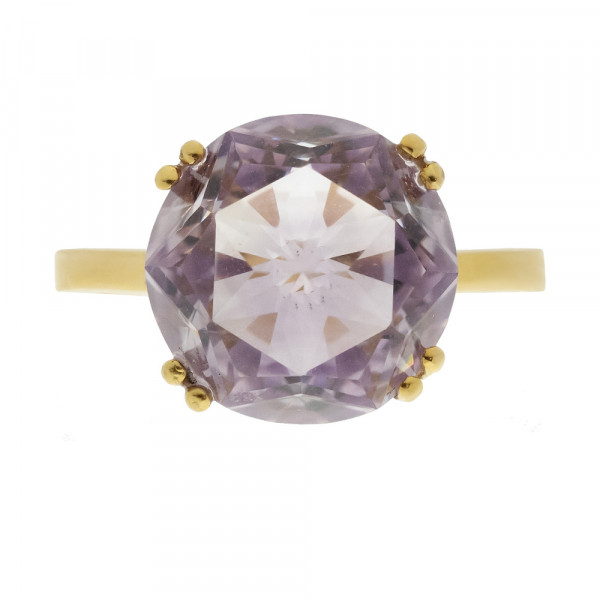 Gold Solitaire Ring adorned with an Amethyst