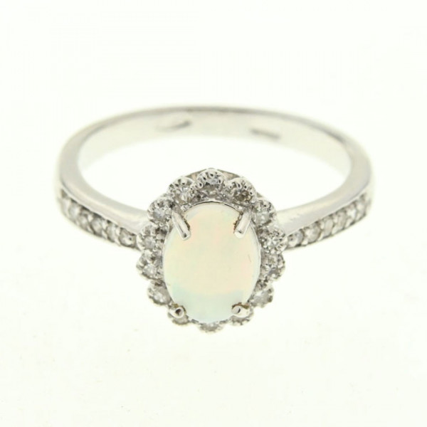 Ring of white Gold K18 with an Oval Cut Opal Australian 