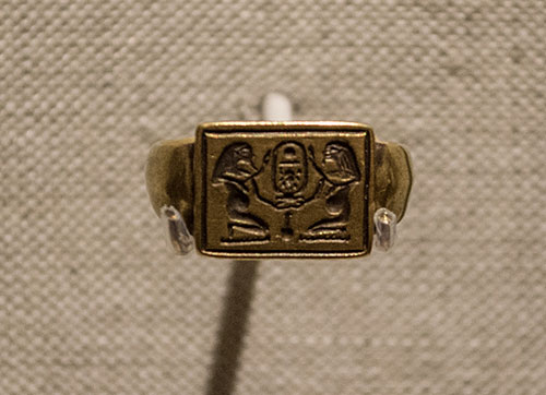 Amenhotep II signet ring photo from the Cleveland Museum of Art