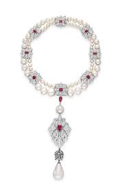 peregrina pearl taylor's necklace